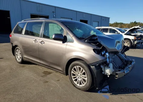 2012 Toyota Sienna Xle z USA, uszkodzony, nr VIN 5TDYK3DC9CS211623